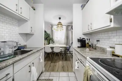 Appartement 4 et demi dans un immeuble situé directement derrière le Cégep de Lévis-Lauzon, dans un...