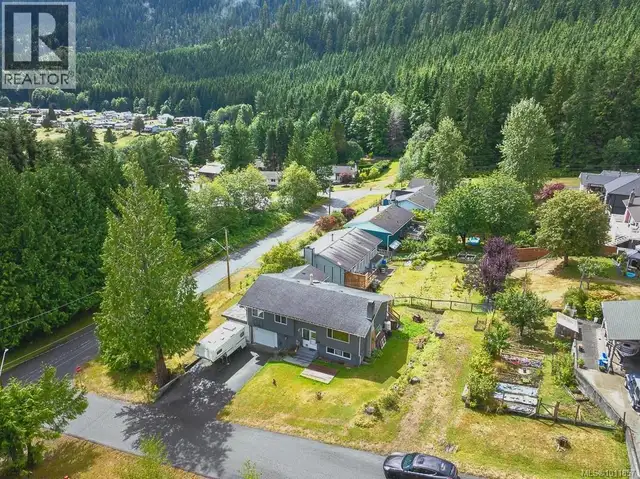 170 Seaview St Sayward, British Columbia in Houses for Sale in Campbell River - Image 2