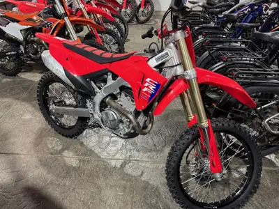 2025 Honda CRF250R Motocross EXCELLENT CONDITION 20 HOURS ONLY ASKING $9,495.00 + GST Engine Type: S...