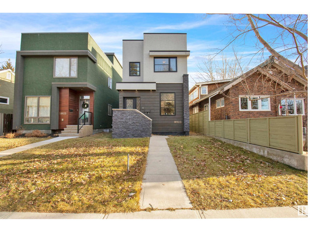 10923 127 ST NW Edmonton, Alberta in Houses for Sale in Edmonton - Image 2