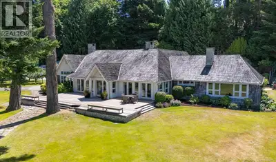 Nestled on the pristine sandy shores of renowned Judges Row in Qualicum Beach, this extraordinary be...