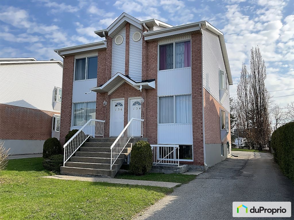 $885,000 - Triplex for sale in Ste-Therese — photo 1