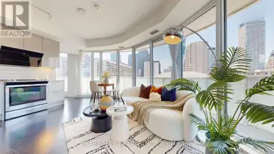Rarely Offered Bright Corner Suite In The Heart Of Downtown Toronto! This Beautifully Appointed 2-Be...