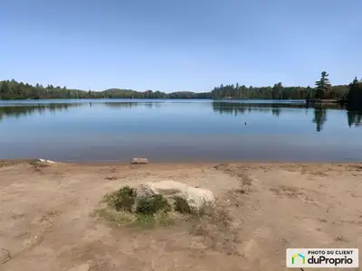 Magnifique terrain de 116 530 pieds carrés entièrement boisé, composé d'arbres matures avec 2 accès...