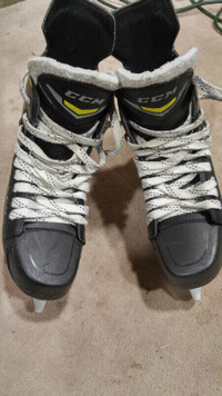 CCM Tacks 2092 Junior Hockey Skates Size 5 D.