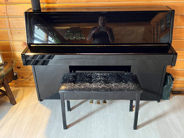 Yamaha Upright Piano in Pianos & Keyboards in Whitehorse - Image 2