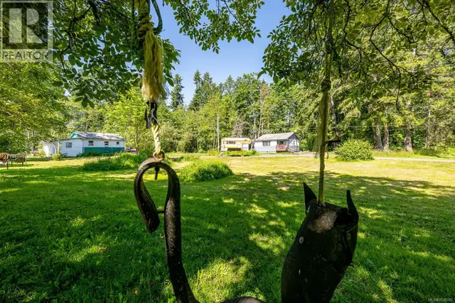 4399 Island Hwy S Courtenay, British Columbia in Houses for Sale in Comox / Courtenay / Cumberland - Image 38