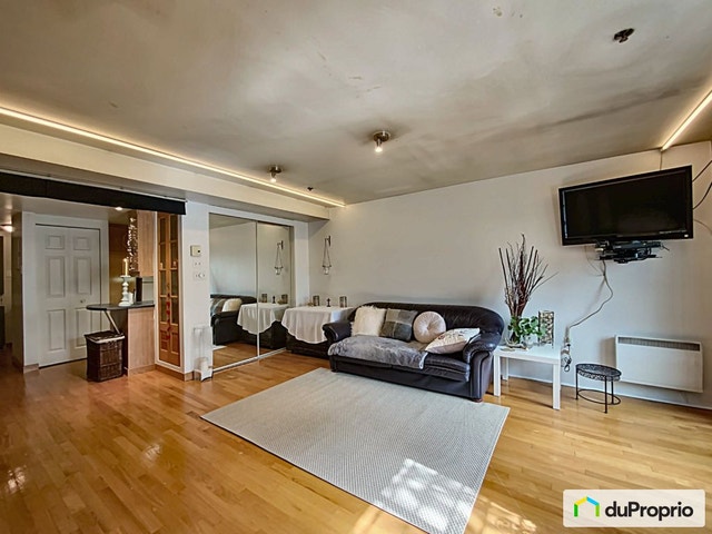 $330,000 - Condominium in Ville-Marie (downtown, old Mtl) — photo 1