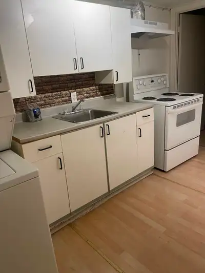 Belle studio, quartier tranquille, propre, poêle et frigo, laveuse et sécheuse, wi/fi, à quelques pa...