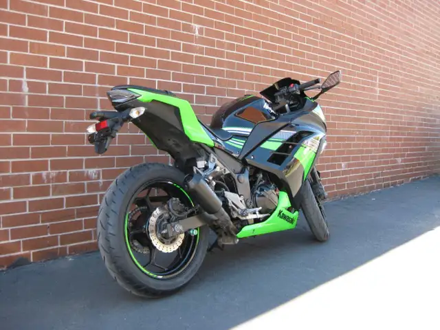 2016 Kawasaki Ninja 300 in Street, Cruisers & Choppers in City of Toronto - Image 9