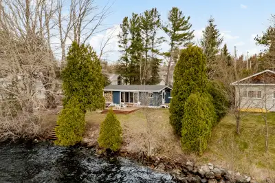 Lac Aylmer, Disraeli. Rareté! Chalet 3 saisons sur un magnifique terrain riverain de 11 388 pi.ca.,...