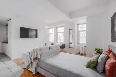 Beau loft lumineux et meublé dans un magnifique projet locatif dans Montcalm : Le Claridge. Cet édif...
