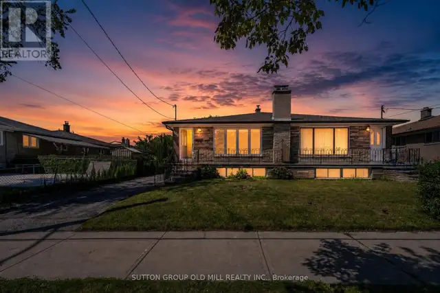 151 Lanyard Road Toronto (Humbermede), Ontario, photo 2 of 4