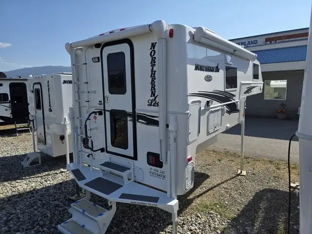 2026 Northern Lite Limited Edition 9-6LEWB Face-to-Face Dinette in Travel Trailers & Campers in Penticton - Image 6