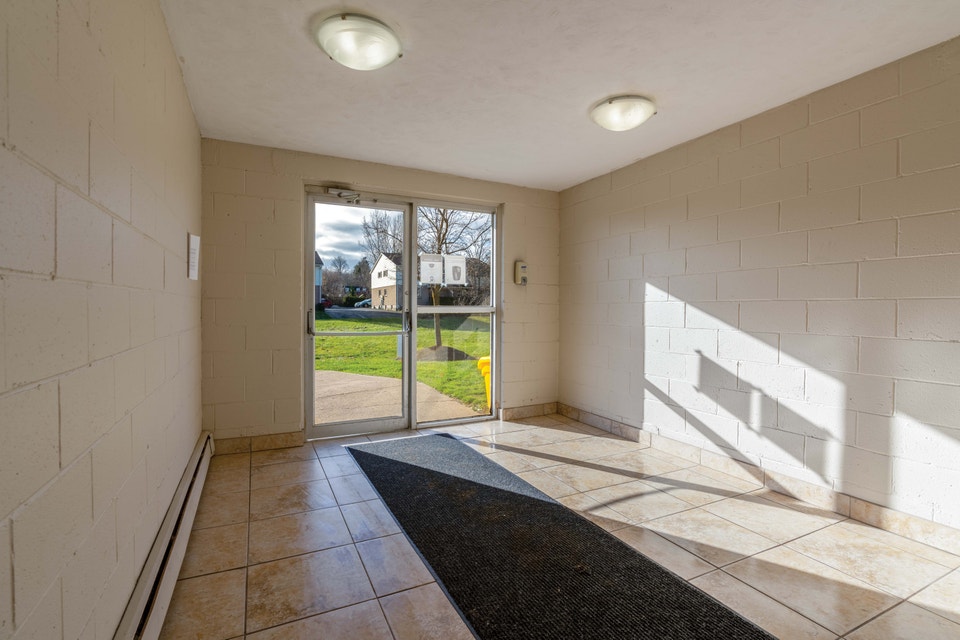 Georgian Manor Apartments - 2 Bedroom, 1 Bath B Apartment for Re 4