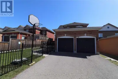 14 MCCARTNEY AVENUE Whitby (Williamsburg), Ontario