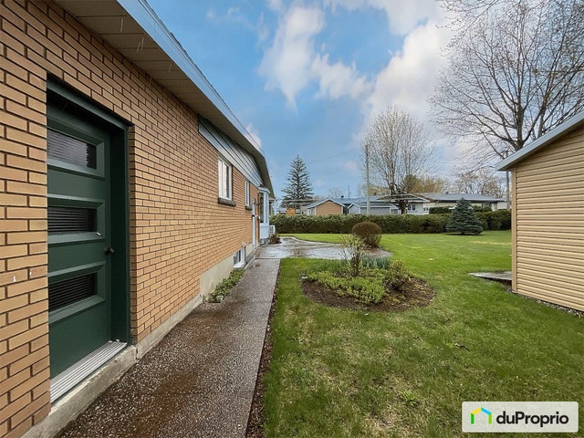 $383,500 - Bungalow for sale in Warwick — photo 2