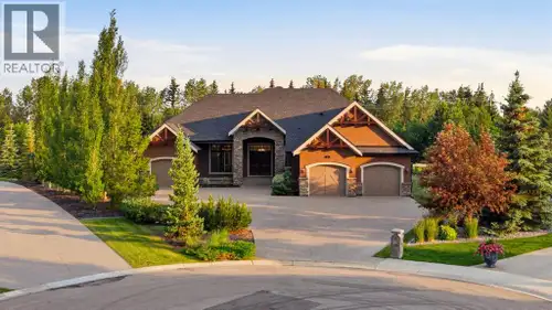 Luxury Living in WatermarkTucked away on a quiet cul-de-sac in the prestigious community of Watermar...