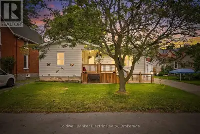 5 REASONS YOU'LL LOVE THIS HOME - 1) THE IN-LAW SUITE - The fully finished lower level includes its...
