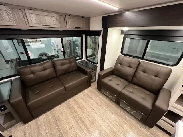 2025 Alpha Wolf 33RL-L Limited Couples Camper RV in Travel Trailers & Campers in Winnipeg - Image 13