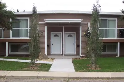 FANTASTIC LOCATION!! Modern 2 Bedroom Unit ~ Washer and Dryer