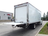 2018 FREIGHTLINER M2 106 Refrigerated Truck - Automatic transmission-33000 GVW. 2018 Freightliner M2... (image 5)