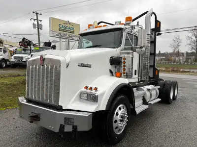 2015 Kenworth T800 - Daycab Tandem - 18 speed - rebuilt cummins ISX15 - one year warranty on the eng...