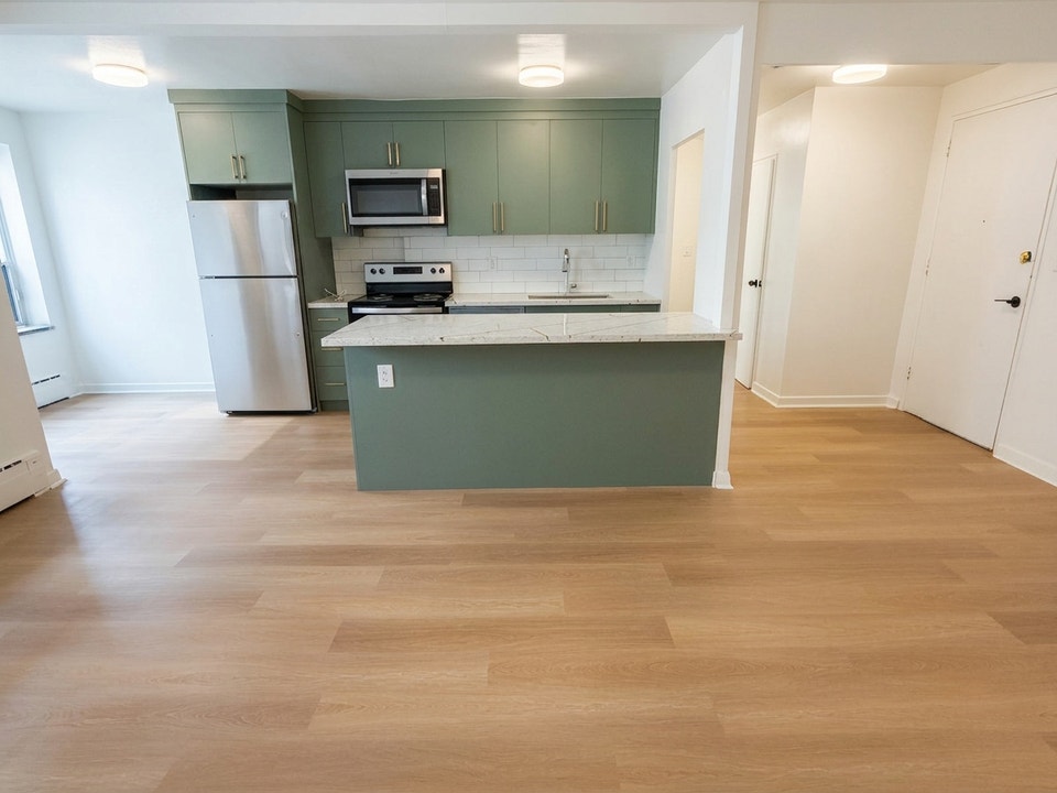 420 Eglinton Ave E - 304 2