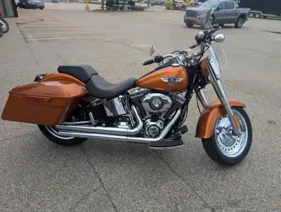 Price does not include $299 dealer fee and taxes Very clean 2014 Harley-Davidson Softail Fat Boy wit...