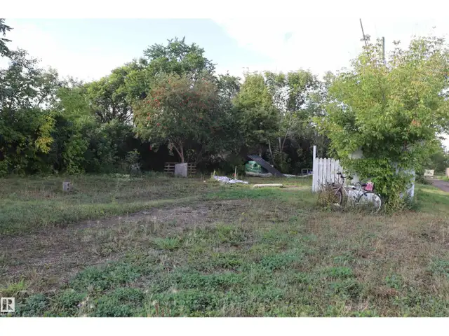 4210 50A Ave Stettler Town, Alberta in Land for Sale in Red Deer - Image 3