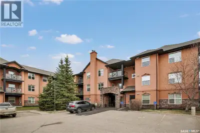 Well-kept 2-bedroom, 1-bathroom condo in sought-after Stonebridge featuring an open-concept kitchen...