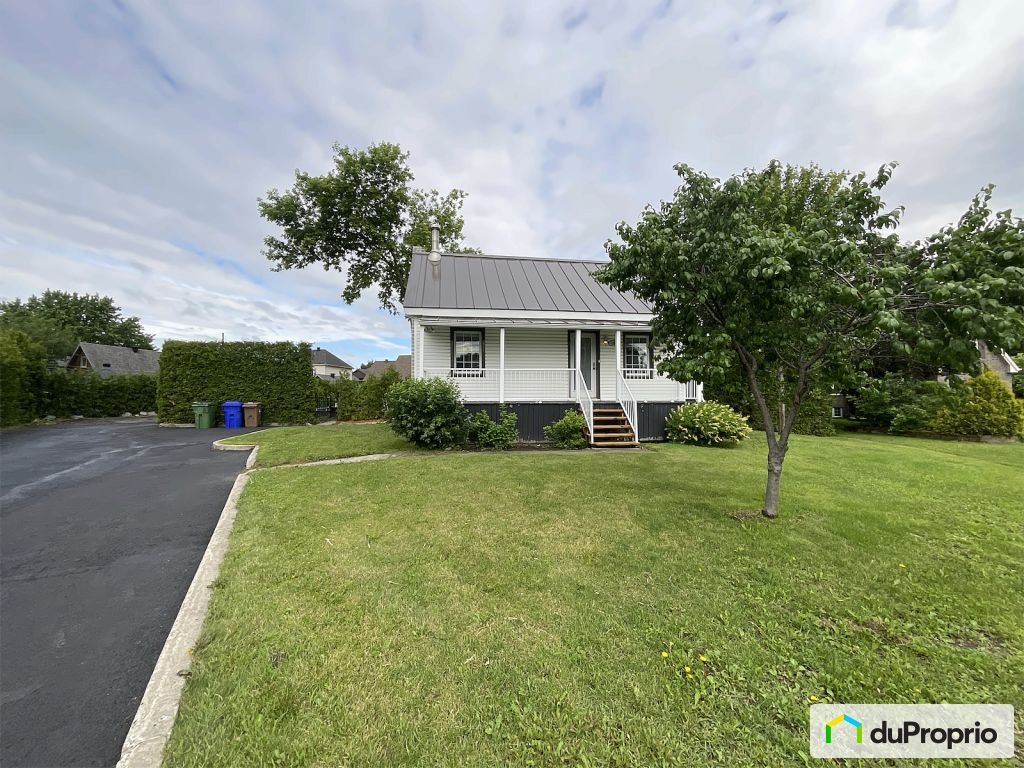 $699,000 - 1 1/2 Storey for sale in Ste-Julie — photo 2