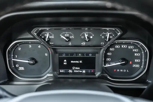 2020 GMC Sierra 2500HD AT4 AWD * Crew Cab * 6.6L V8 Duramax Dies in Cars & Trucks in City of Montréal - Image 27
