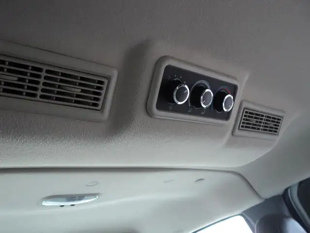 2022 Chevrolet Express 2500 LT RWD 6.6L8cylGas 12Passenger 135"W in Cars & Trucks in Brantford - Image 23