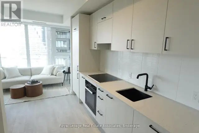 1004 - 1 QUARRINGTON LANE Toronto (Banbury-Don Mills), Ontario in Condos for Sale in City of Toronto - Image 4