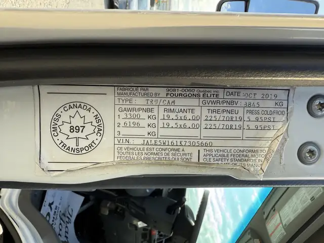 2019 Isuzu NRR 20 Foot Cube Van in Heavy Trucks in Delta/Surrey/Langley - Image 52