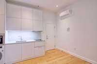 Renovated Akelius studio apartment for rent. Located near Sherbooke in the Milton Park neighborhood,... (image 3)