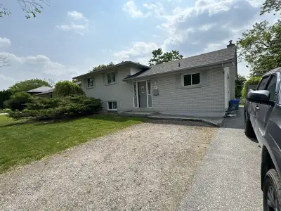 Bright and Spacious 3 Bed Upper Unit in East Barrie