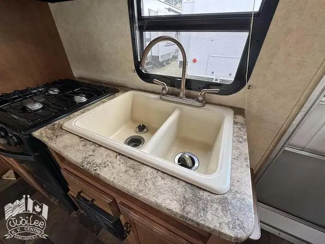 2013 ,Apex,Coachmen RV 189FBS in Travel Trailers & Campers in Kamloops - Image 10