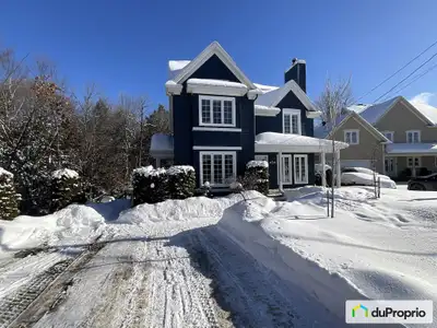 Magnifique cottage, sans voisins arrière, entièrement rénové au goût du jour, situé dans un secteur...
