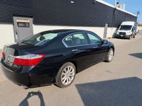 All vehicles come with a full vehicle History Report, ask to see it! 2015 Honda Accord touring featu... (image 1)
