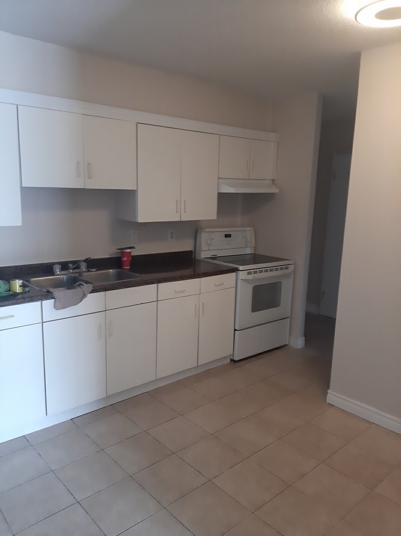 BEAUTIFUL 1 BR APARTMENT IN WINDSOR FROM 995.00/UTILS. INCL. Long
