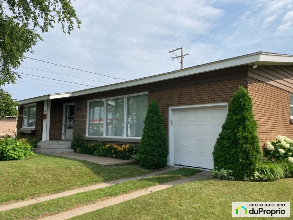 $349,000 - Bungalow for sale in St-Charles-Borromée — photo 1