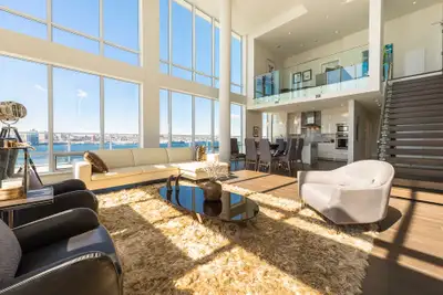 The Aqua Vista - Penthouse With its classic modern lines and distinctive facade, Aqua Vista has fast...