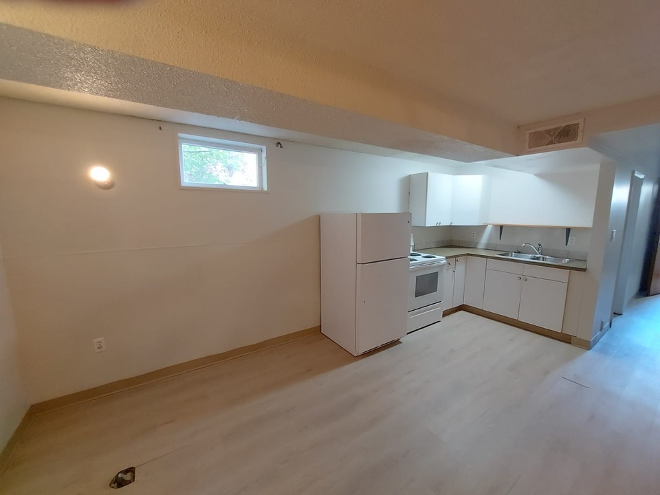 2 Bedroom Basement Suite in Highland Green! 4