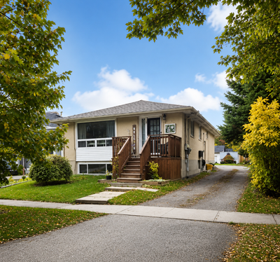 Welcome home to 421 Cottesmore Avenue in Cobourg! This spacious 3-bedroom, 1-bathroom main-level apa...