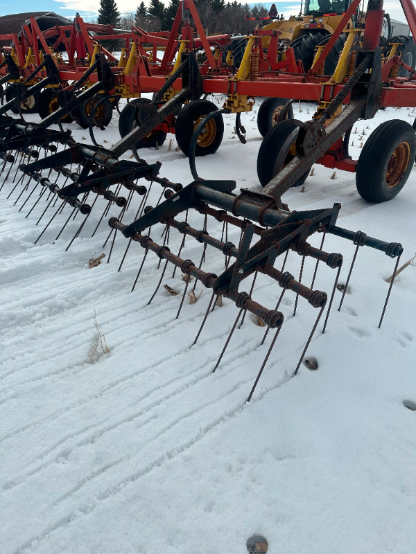 1996 Bourgault 9400 in Farming Equipment in Brandon - Image 4
