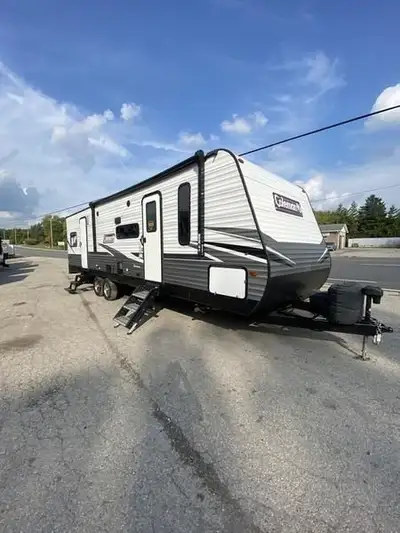 USED 2021 Coleman 300TQ Toy Hauler FINANCING & EXTENDED WARRANTY AVAILABLE ALL APPLIANCES WORKING NO...
