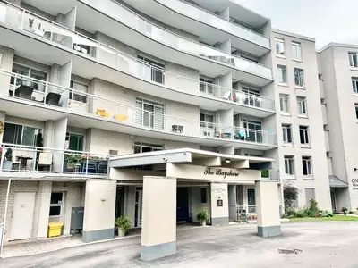 1 Mowat Avenue 304 - Stunning waterfront views in immaculately k