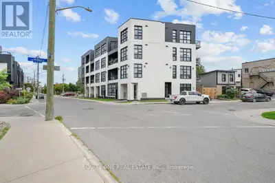 Welcome to urban living at its best in vibrant Hintonburg! This modern 2bed/1bath condo is located i...